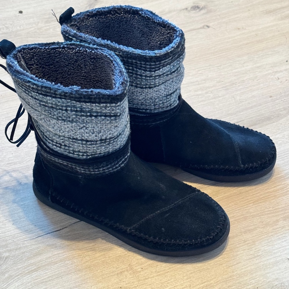 Toms Nepal Sherpa Black Suede & Gray Knit Cozy Boots